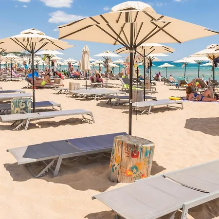 Luxury Azur Panorama | Beach, Pools, & Panoramic Views Апартамент *