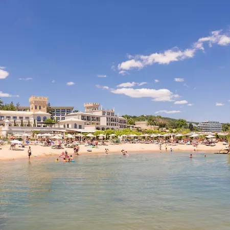 Апартамент Luxury Azur Panorama | Beach, Pools, & Panoramic Views
